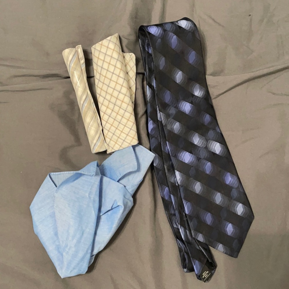 🎁3/$20🎁 Men’s accessories lot - blue silk tie and 3 pocket squares